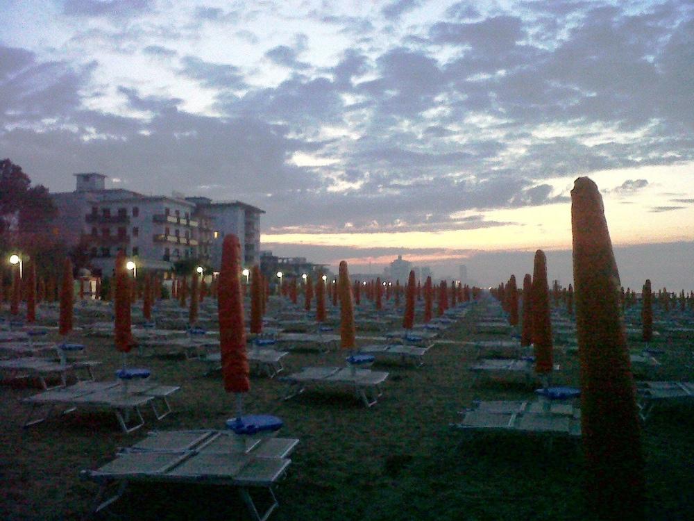 Hotel Astromare Lido di Jesolo Exterior photo