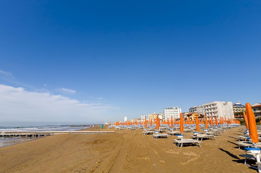 Hotel Astromare Lido di Jesolo Exterior photo